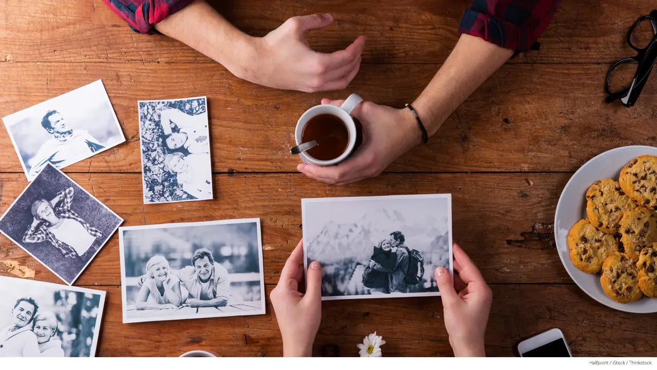 Hands of couple with black and white-photos